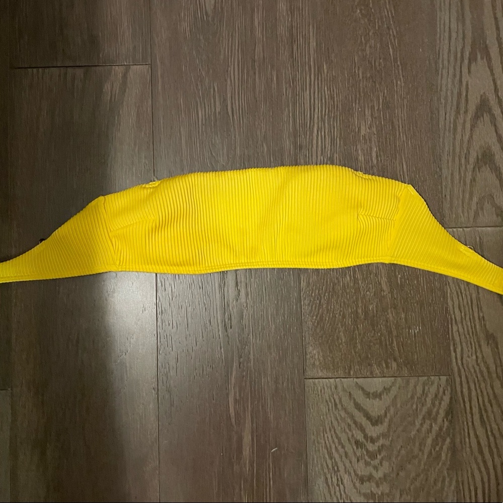 HOLLISTER STRAPLESS RIBBED YELLOW BANDEAU BIKINI TOP 💛💛💛 in perfect condition